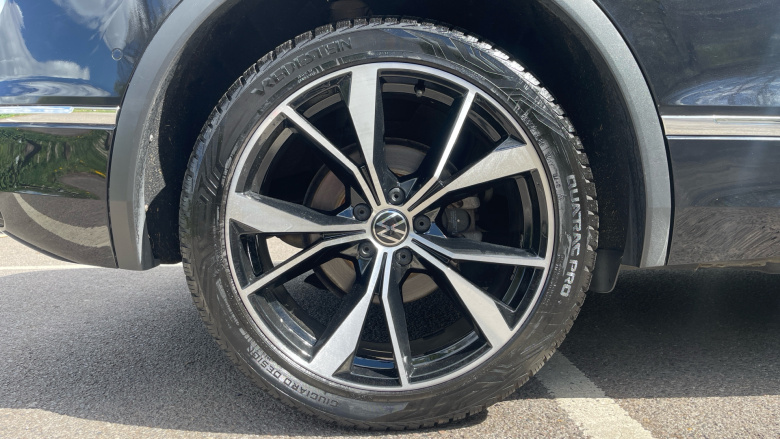 Volkswagen Tiguan 2.0 TDI 200 4Motion R-Line 5dr DSG Diesel Estate